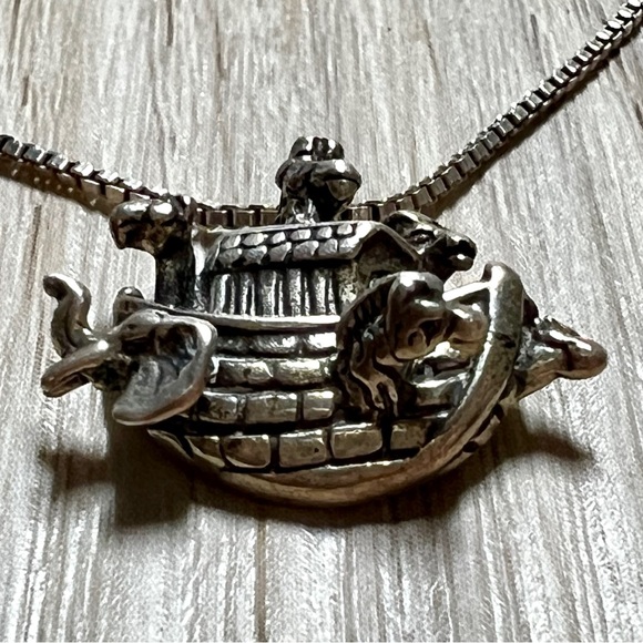 Vintage Designer Sterling Silver 18" Necklace & 3D Noah’s Ark Pendant - Picture 3 of 5